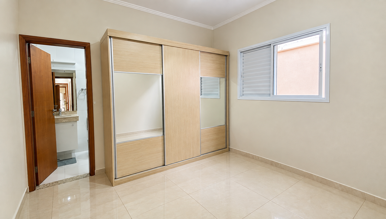 Casa com 3 dormitórios e suíte